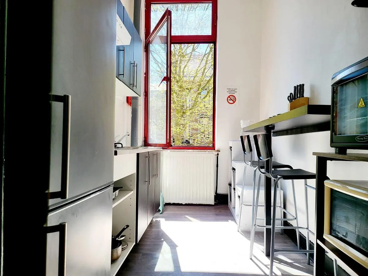 Private Industrial Room 2 In Center Of Charleroi Homestay